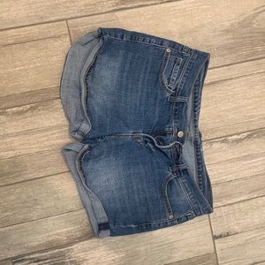 Old Navy Boyfriend Mid Rise Short 3 inch inseam